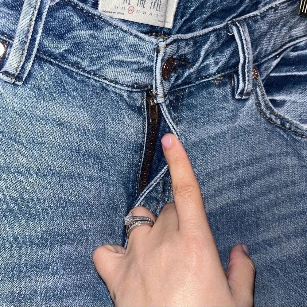 We the Free Free people distressed denim jeans womens wide legged flared size 26 - Picture 3 of 10